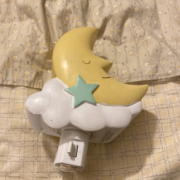 8 piece Lambs & Ivy yellow, cream and green crib set - Picture 2 of 13